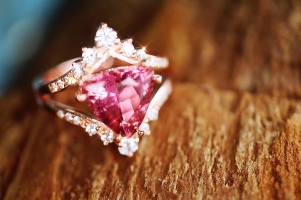 红碧玺贵不贵?红碧玺多少钱一克拉?-菩心晶舍