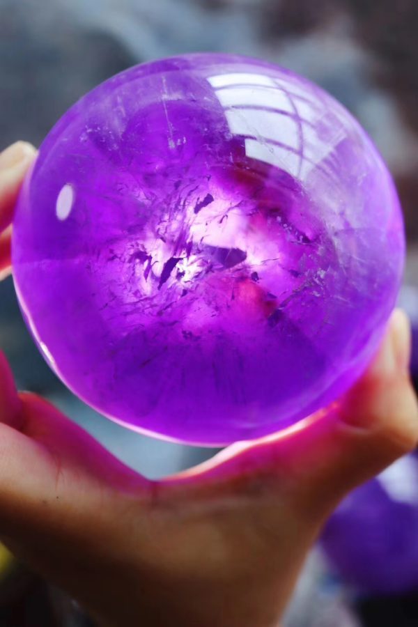 紫水晶球风水摆件的作用和寓意-菩心晶舍