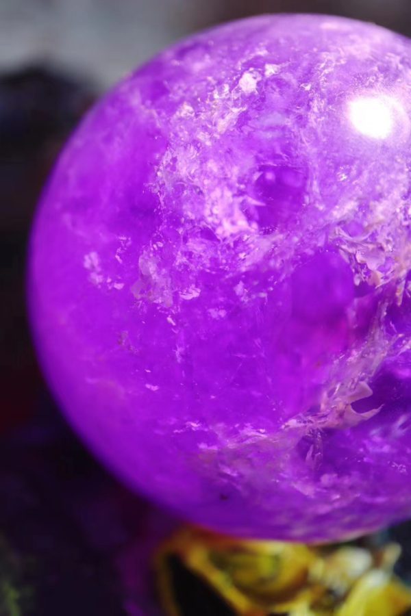 紫水晶球风水摆件的作用和寓意-菩心晶舍