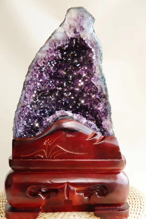 紫晶洞摆放位置示意图,紫晶洞放家里有什么好处?-菩心晶舍