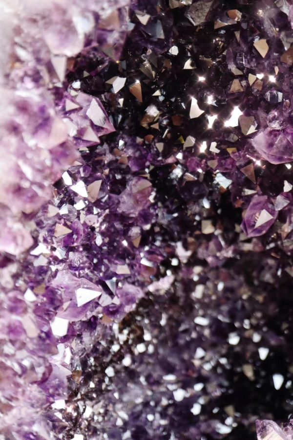 紫晶洞摆放位置示意图，紫晶洞放家里有什么好处？-菩心晶舍