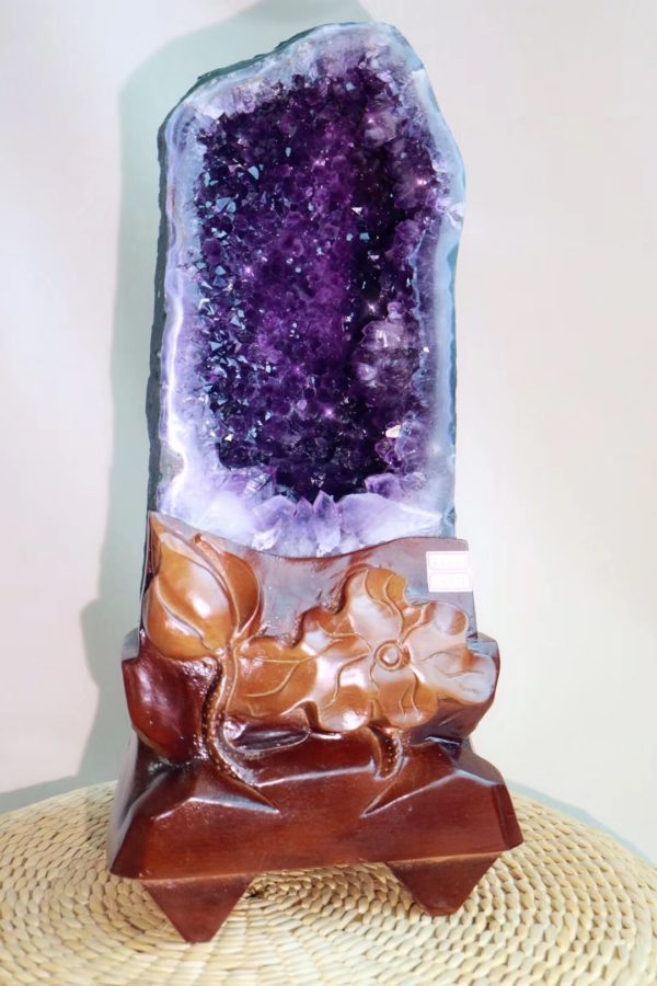 紫晶洞如何消磁净化呢 紫晶洞该如何保养和清洗呢 菩心晶舍