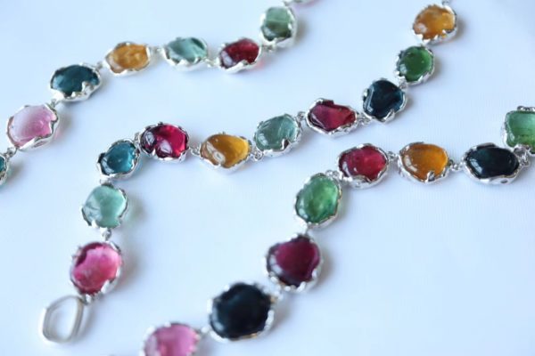 碧玺是“落入人间的彩虹”?拥有一条原石碧玺手链,真是好幸福-菩心晶舍