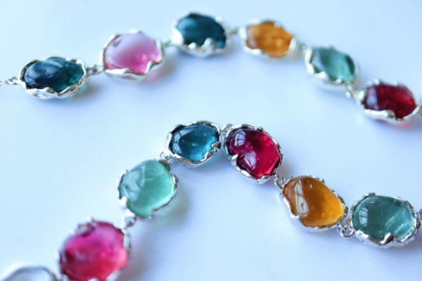 碧玺是“落入人间的彩虹”?拥有一条原石碧玺手链,真是好幸福-菩心晶舍