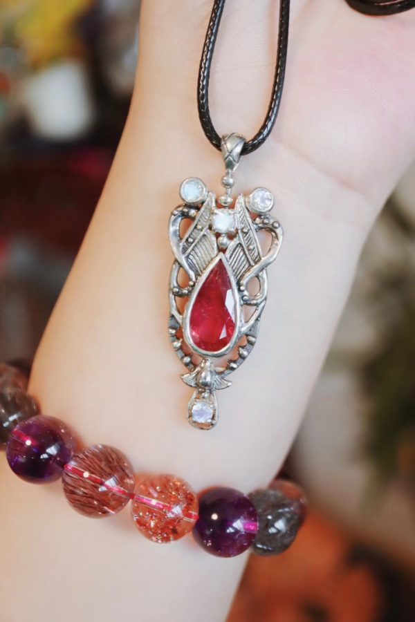 一款媲美红宝石的碧玺项链，复古的设计-菩心晶舍
