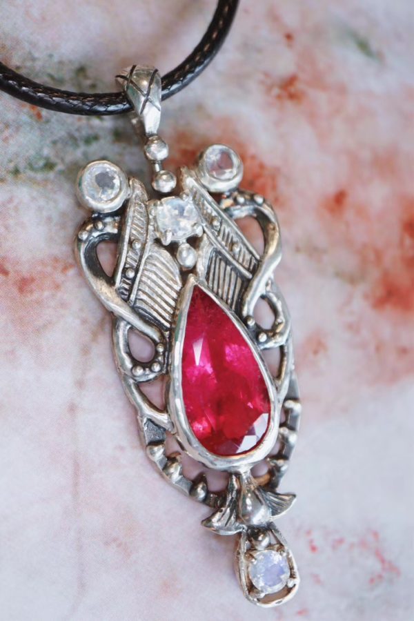一款媲美红宝石的碧玺项链，复古的设计-菩心晶舍
