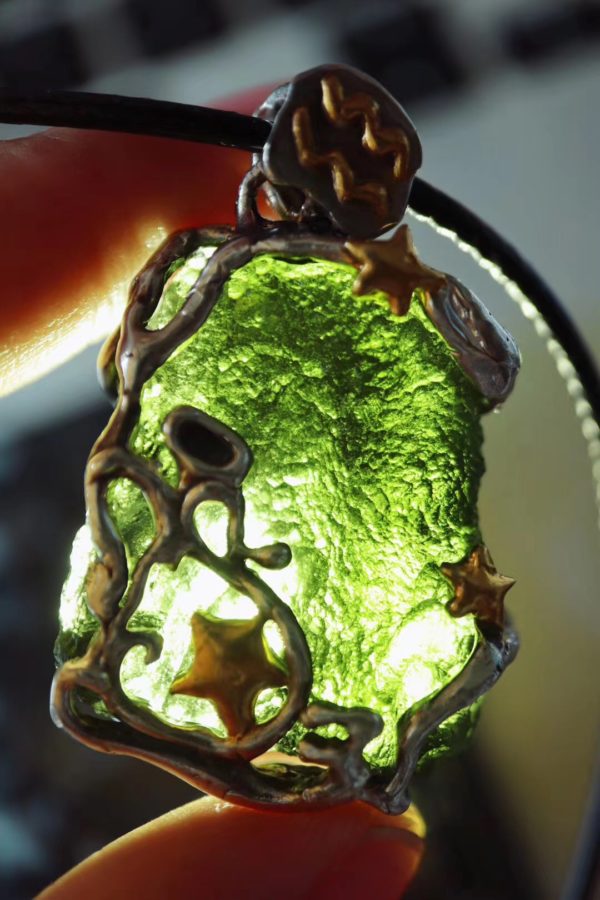 水瓶座适合佩戴捷克陨石吊坠吗?