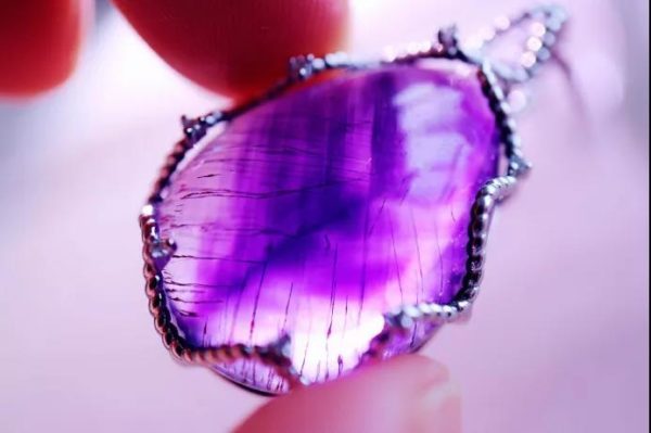 看图对比紫发晶、紫钛晶和紫水晶的区别，三者价格的高低差别-菩心晶舍