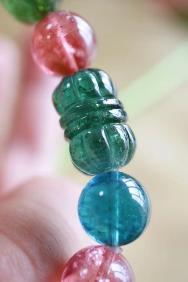 碧玺(Tourmaline)是大自然中最有名的复色宝石-菩心晶舍