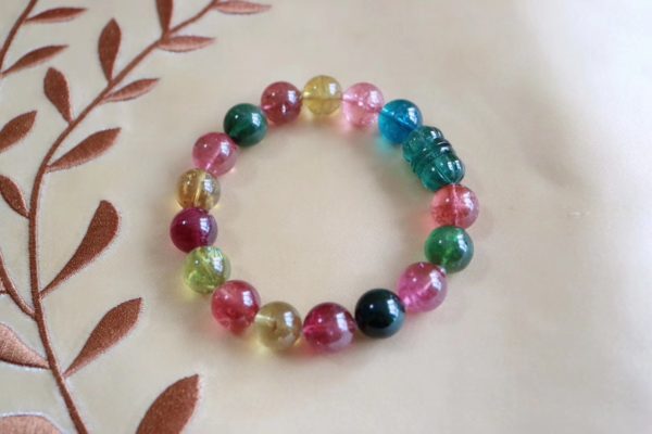 碧玺(Tourmaline)是大自然中最有名的复色宝石-菩心晶舍