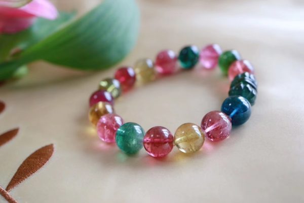 碧玺(Tourmaline)是大自然中最有名的复色宝石-菩心晶舍