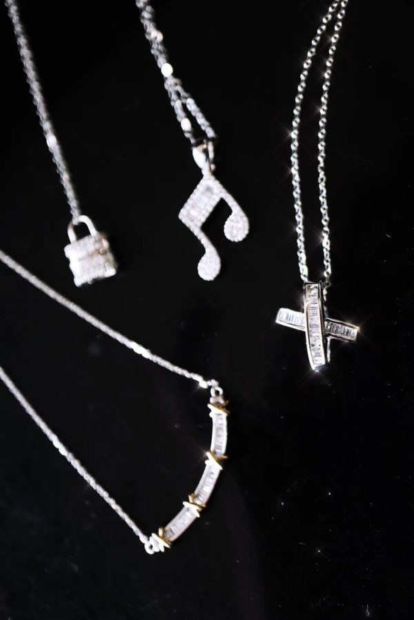 精致小姐姐的钻石白金锁骨链,记得配上晶石一起叠戴哟!-菩心晶舍