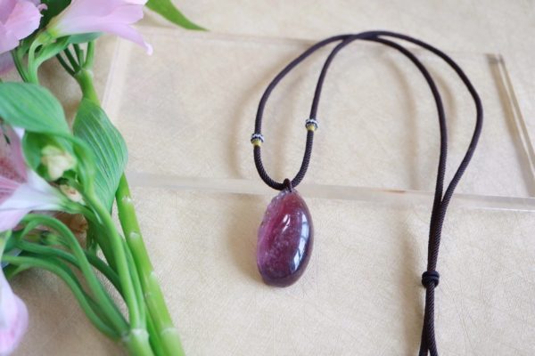 送长辈什么礼物好?紫红色调的碧玺福瓜,把好的福气挂在身上-菩心晶舍