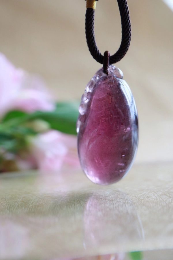 送长辈什么礼物好?紫红色调的碧玺福瓜,把好的福气挂在身上-菩心晶舍