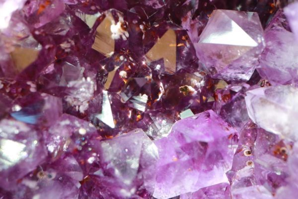 含钛晶的紫晶洞,有没有见过?-菩心晶舍