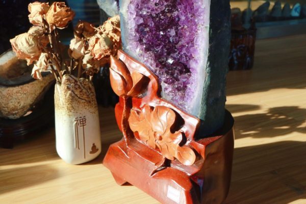 含钛晶的紫晶洞,有没有见过?-菩心晶舍