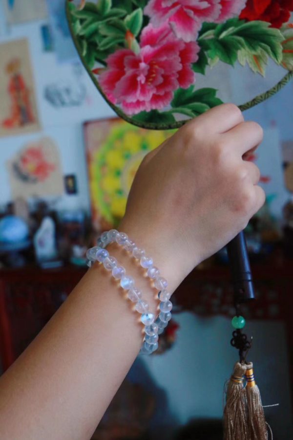 长期佩戴月光石可以提升女性的气质吗?-菩心晶舍