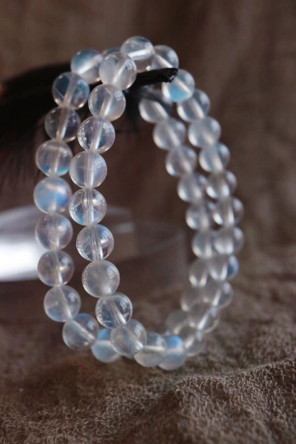 长期佩戴月光石可以提升女性的气质吗?-菩心晶舍