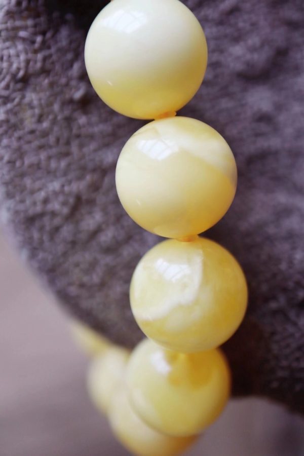 女人戴蜜蜡对身体有哪些好处?-菩心晶舍