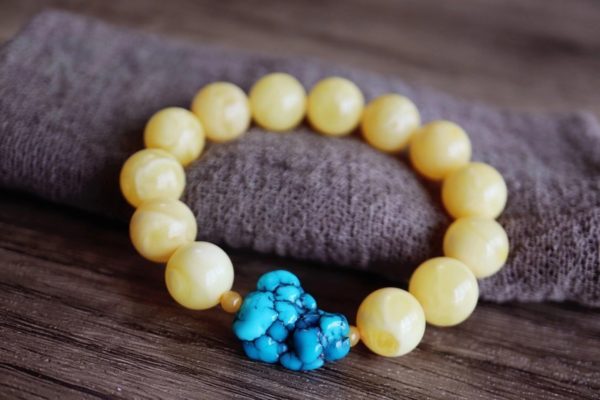 女人戴蜜蜡对身体有哪些好处?-菩心晶舍