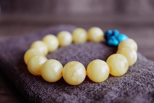 女人戴蜜蜡对身体有哪些好处?-菩心晶舍