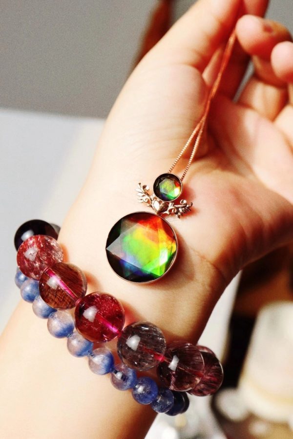 吸收天地精华的斑彩石,跟恐龙一个时代-菩心晶舍