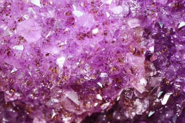 包罗万象的原矿紫晶洞，十足高频-菩心晶舍