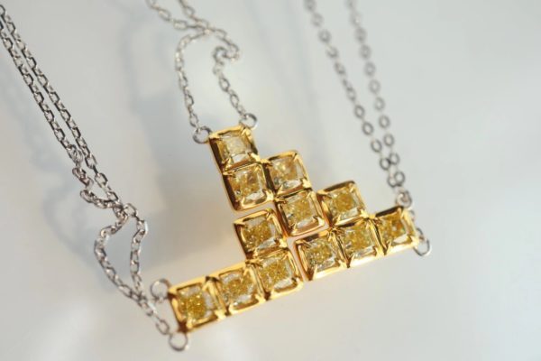 这款黄钻锁骨链的灵感来自俄罗斯方块-菩心晶舍