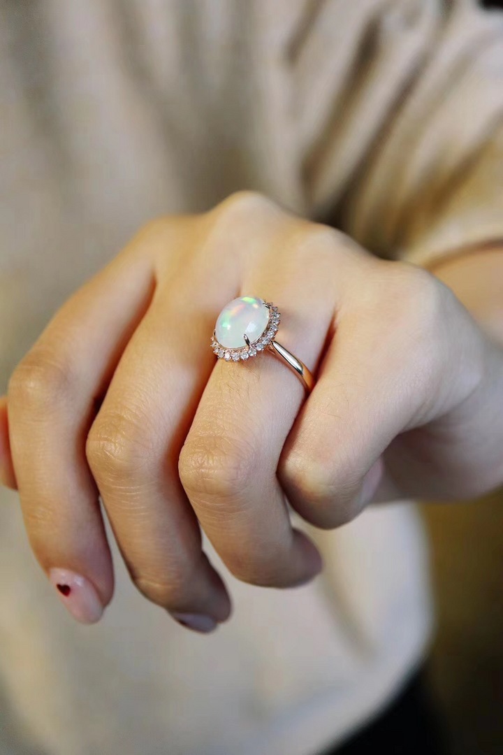 【欧泊石戴妃戒】