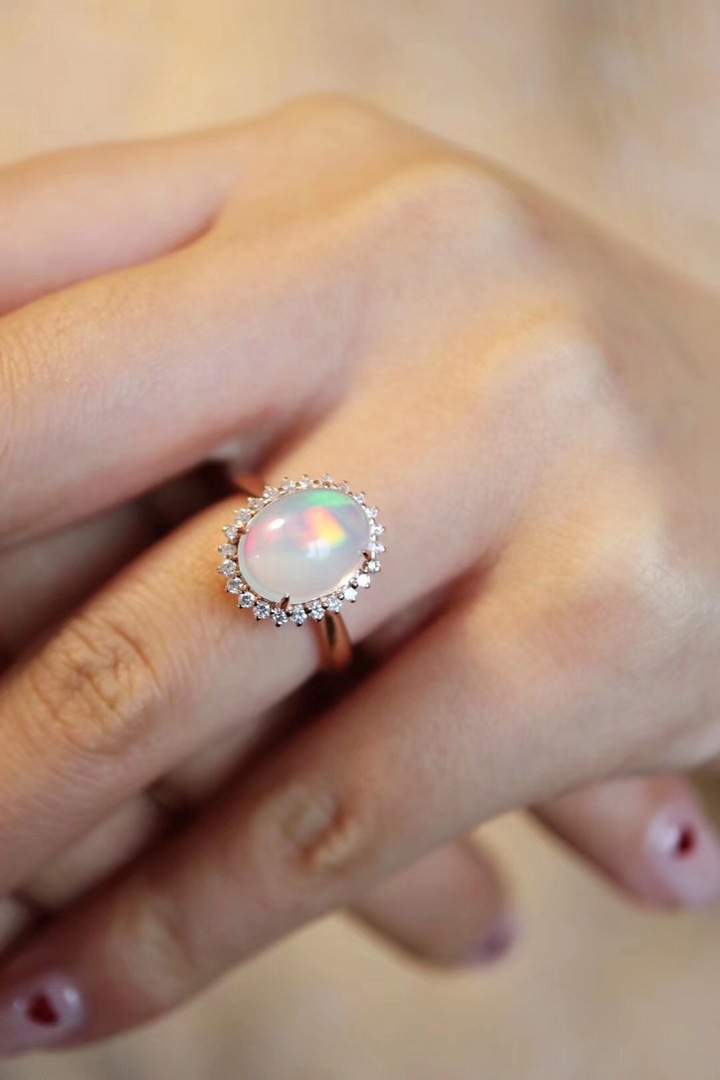 【欧泊石戴妃戒】