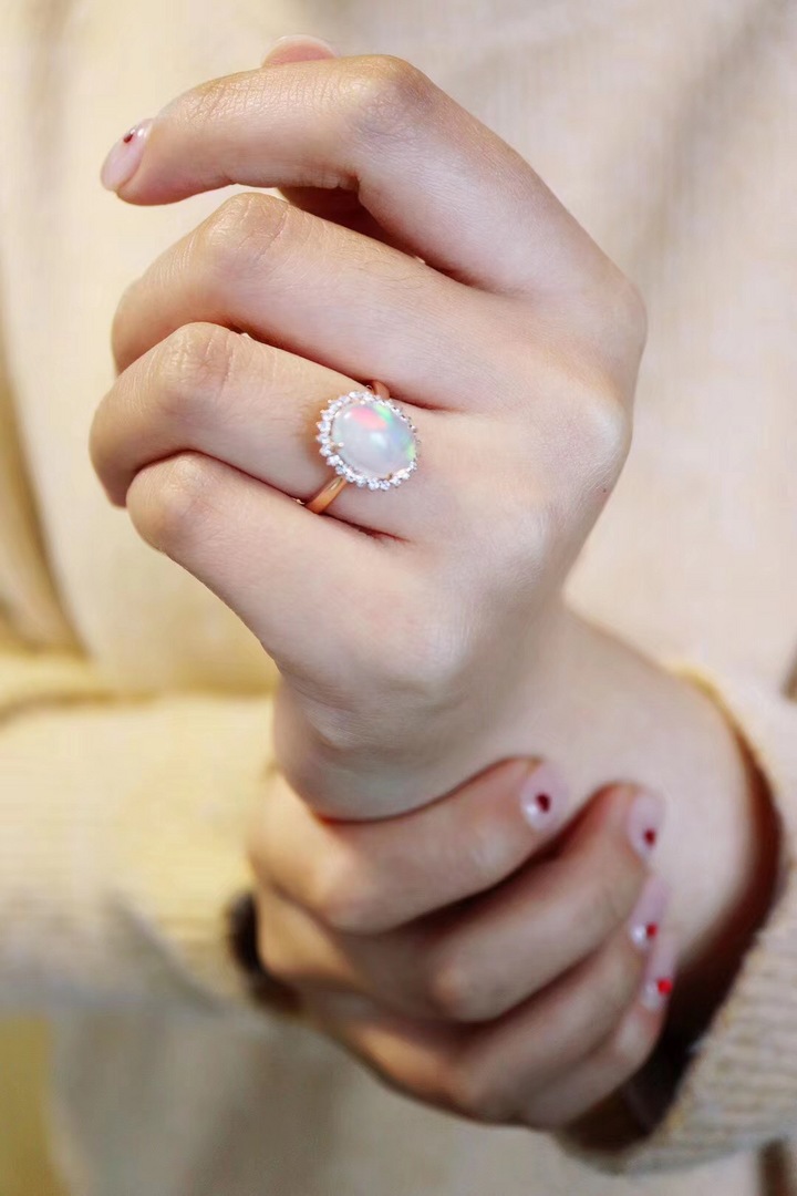 【欧泊石戴妃戒】