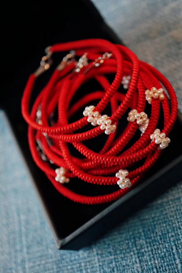 今年菩心的红绳，配了小珍珠-菩心晶舍