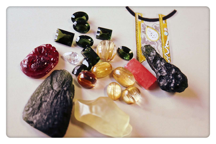 【白碧玺】一颗媲美钻石的白碧玺-菩心晶舍