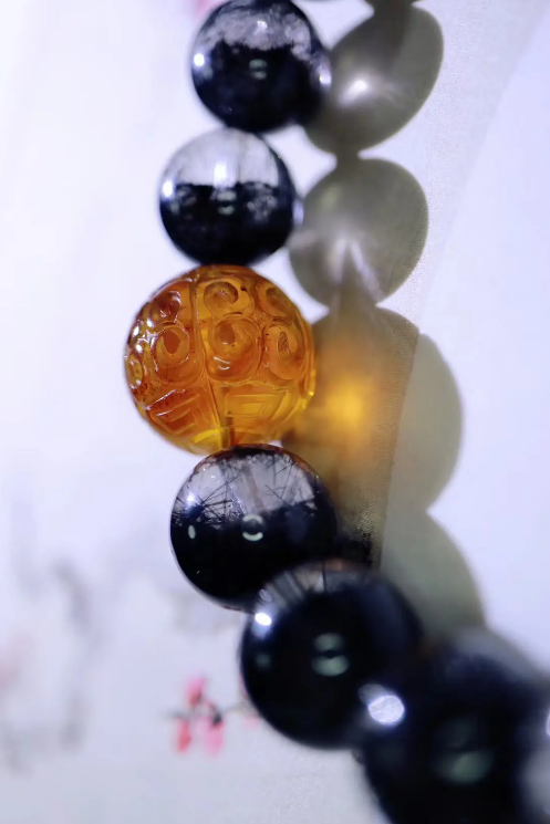 什么是回纹珠?琥珀回纹珠有什么功效和作用?-菩心晶舍