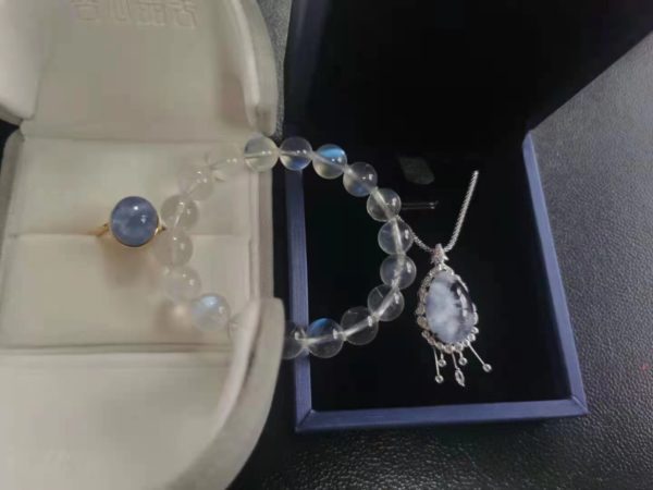 【客户返图】双鱼座小姐姐们必备单品: 月光石、蓝发晶-菩心晶舍