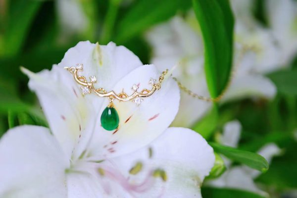 一条有女主角光环的祖母绿锁骨链-菩心晶舍