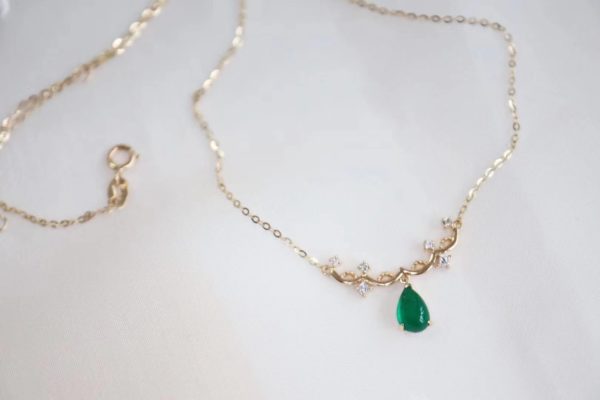 一条有女主角光环的祖母绿锁骨链-菩心晶舍