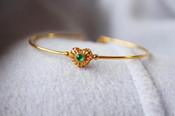 祖母绿细镯,极细的风格,向来都与气质挂钩-菩心晶舍