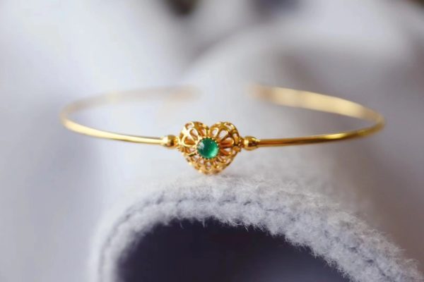 祖母绿细镯,极细的风格,向来都与气质挂钩-菩心晶舍