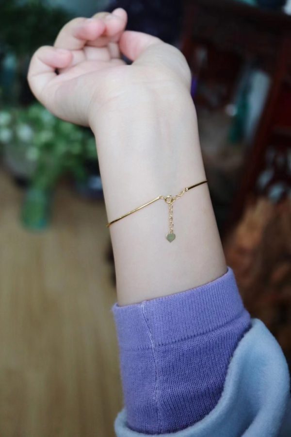 祖母绿细镯,极细的风格,向来都与气质挂钩-菩心晶舍