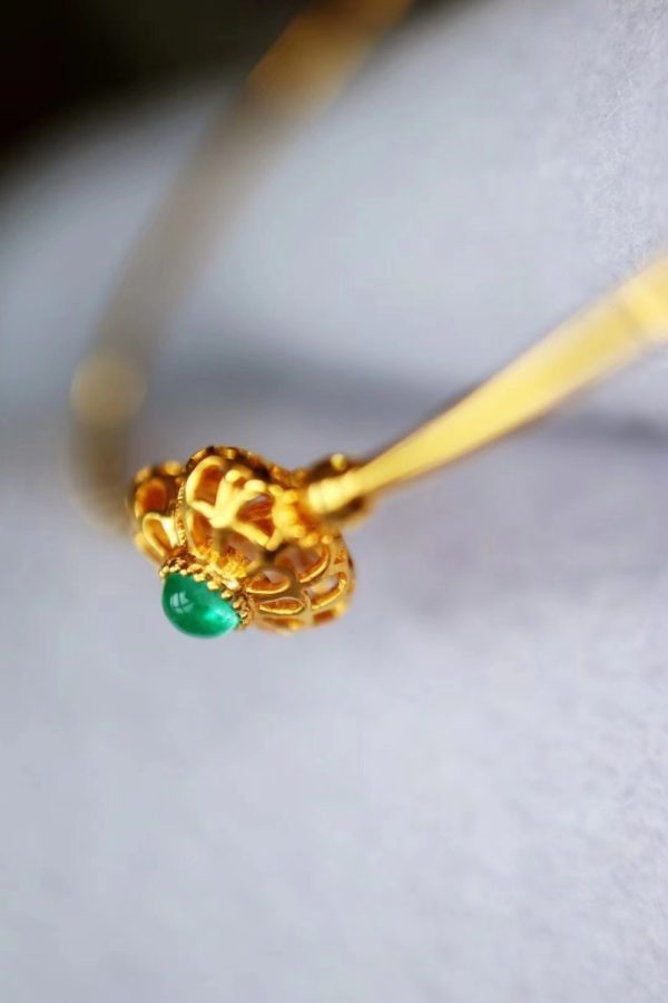 祖母绿细镯,极细的风格,向来都与气质挂钩-菩心晶舍