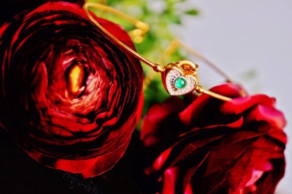 祖母绿细镯，腕上风情由此而来-菩心晶舍