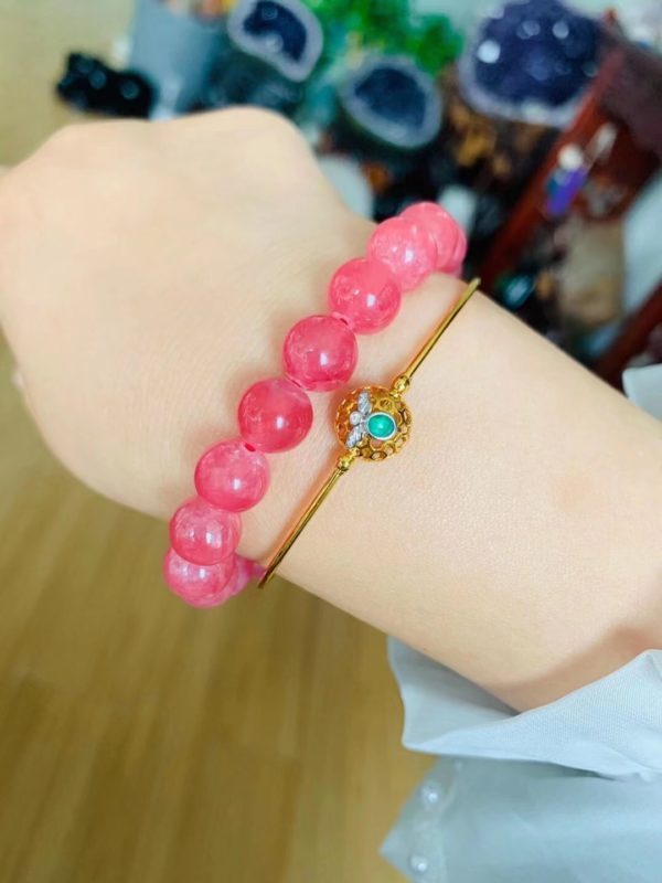 祖母绿细镯,整体镂空的蜂巢上面有一只小蜜蜂,潮款-菩心晶舍