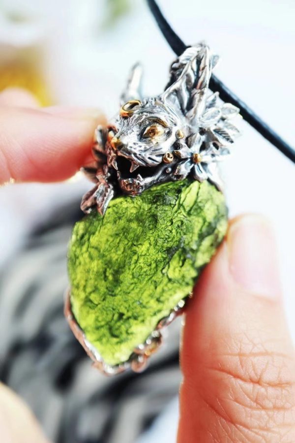 捷克陨石月神为我们带来宁静的本质-菩心晶舍