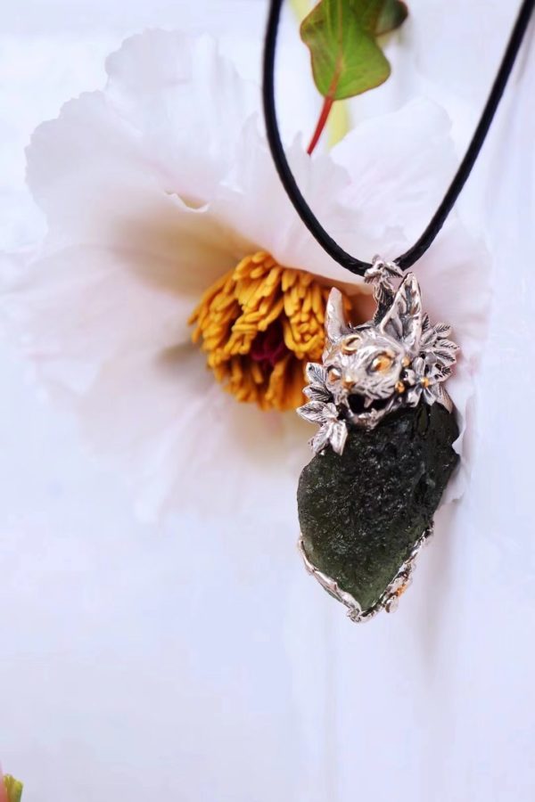 捷克陨石月神为我们带来宁静的本质-菩心晶舍