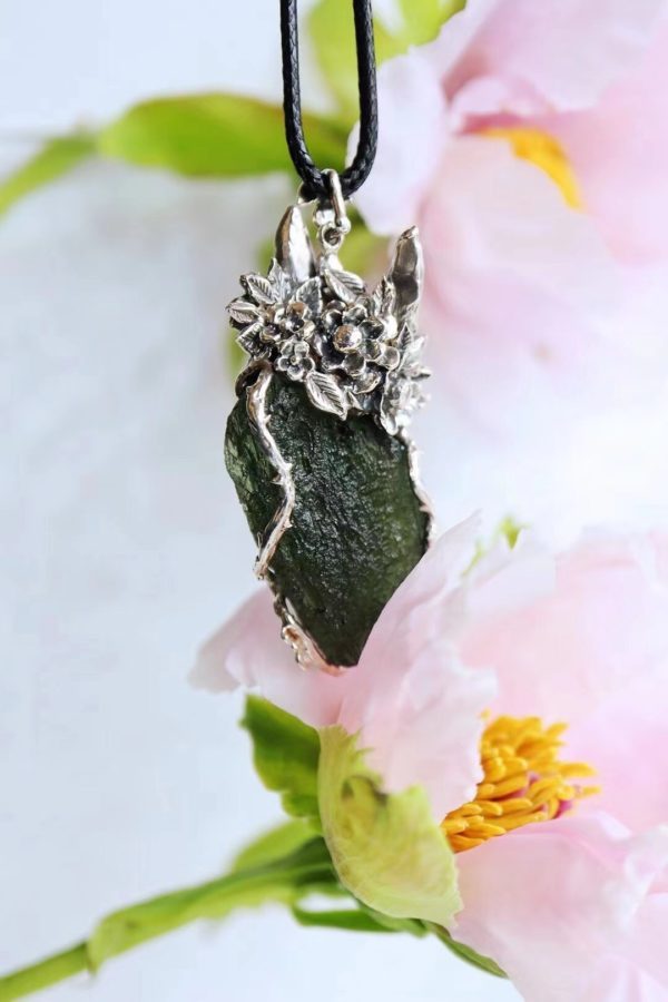 捷克陨石月神为我们带来宁静的本质-菩心晶舍