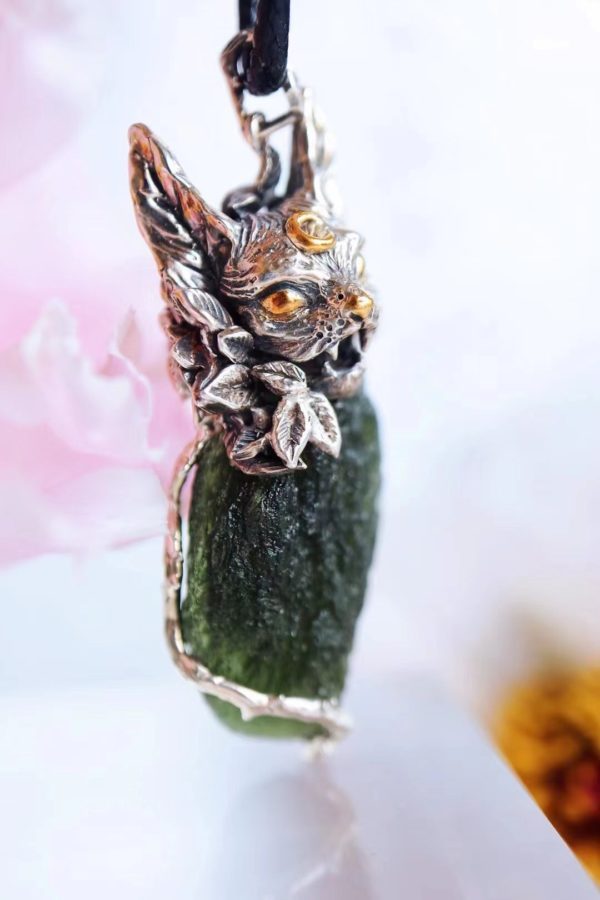 捷克陨石月神为我们带来宁静的本质-菩心晶舍