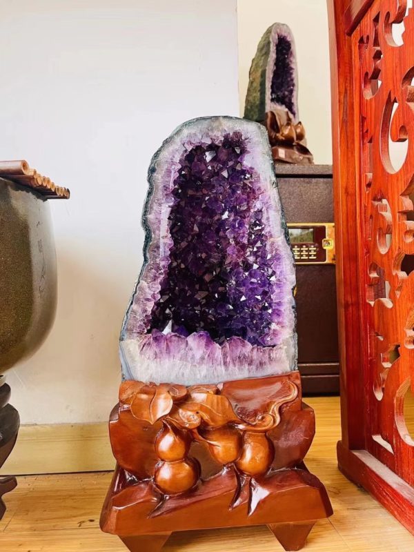 菩心的原矿紫晶洞，每一只都是精挑细选千里迢迢来的-菩心晶舍