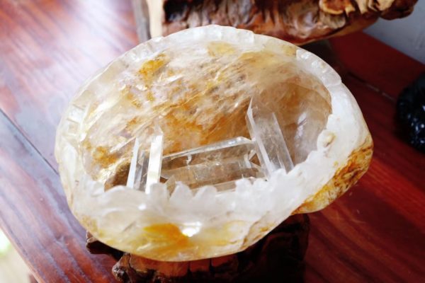 黄胶花白水晶聚宝盆，一只带包浆的聚宝盆，真香！-菩心晶舍