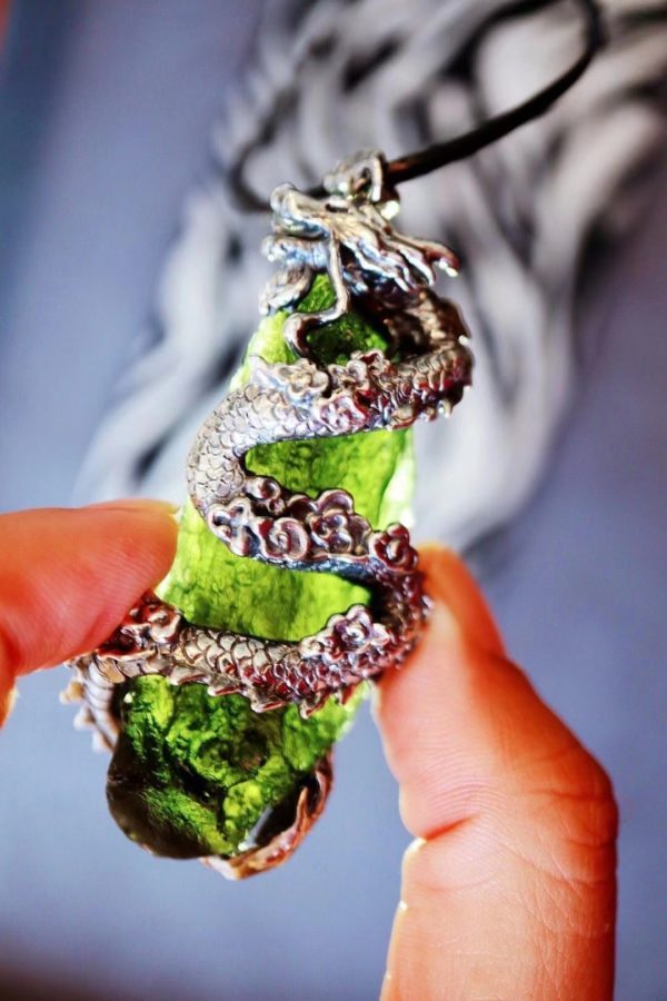 菩心晶舍的龙凤主题捷克陨石镶嵌:这款龙坠,一啸动千山-菩心晶舍